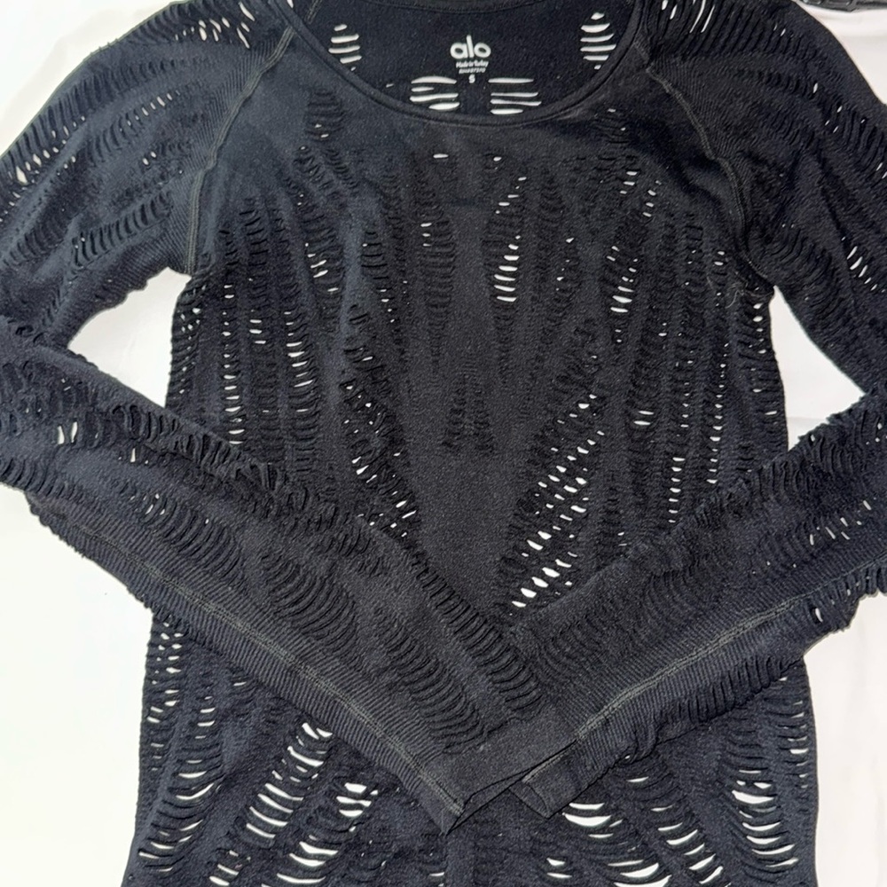 Cutout athletic shirt